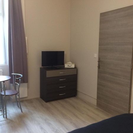 Studio Proche Gare Avec Kitchenette Et Wifi - Porte Rouge Thiviers Luaran gambar