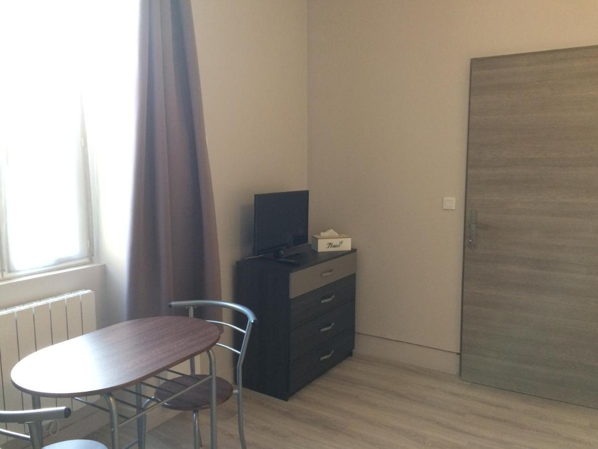 Studio Proche Gare Avec Kitchenette Et Wifi - Porte Rouge Thiviers Luaran gambar